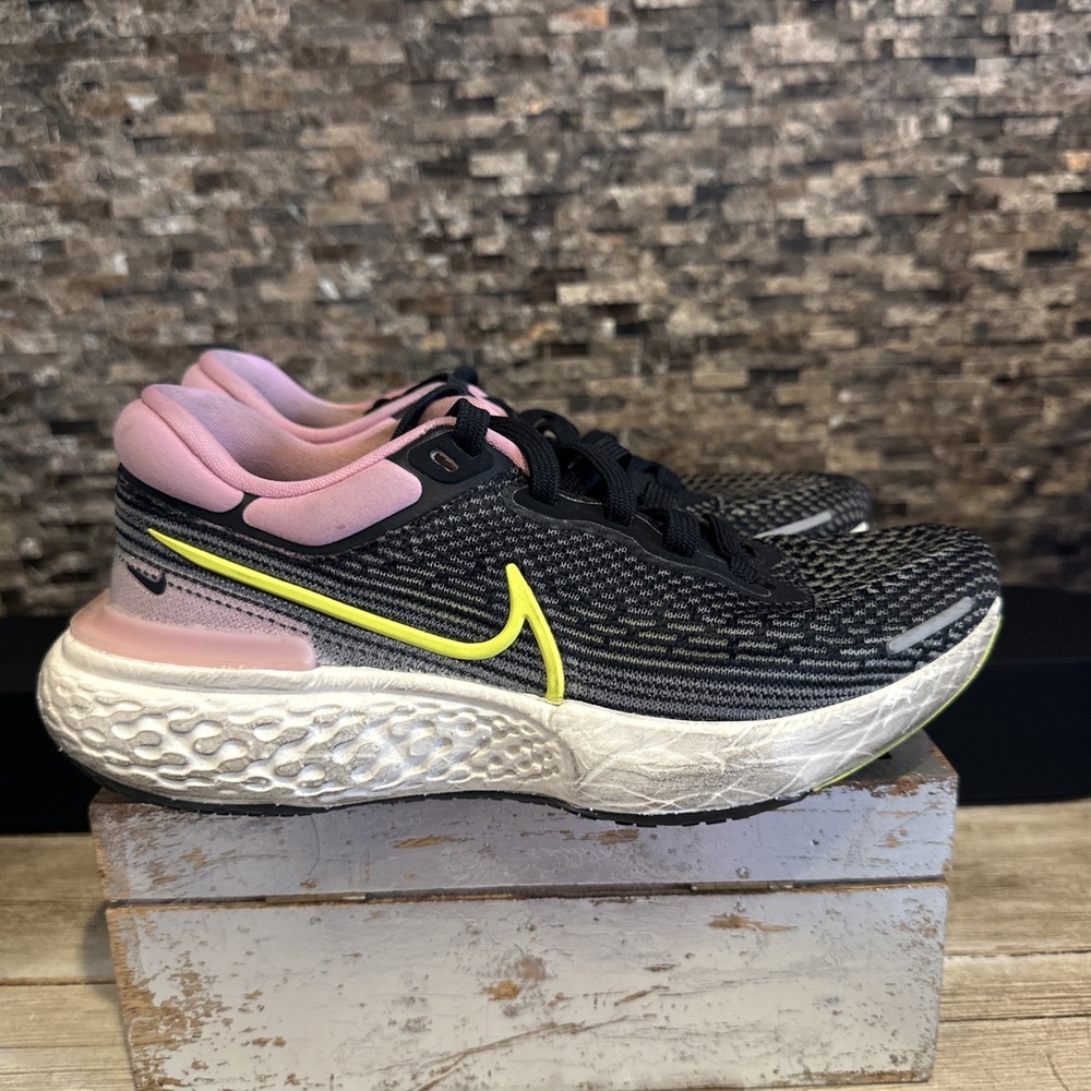 Nike Women's Zoomx Invincible Run FK in Black/Cyber Elemental Pink Sz US‎ 6